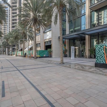Breathtaking City Views From Dt Apt With Terrace Dubai Bagian luar foto
