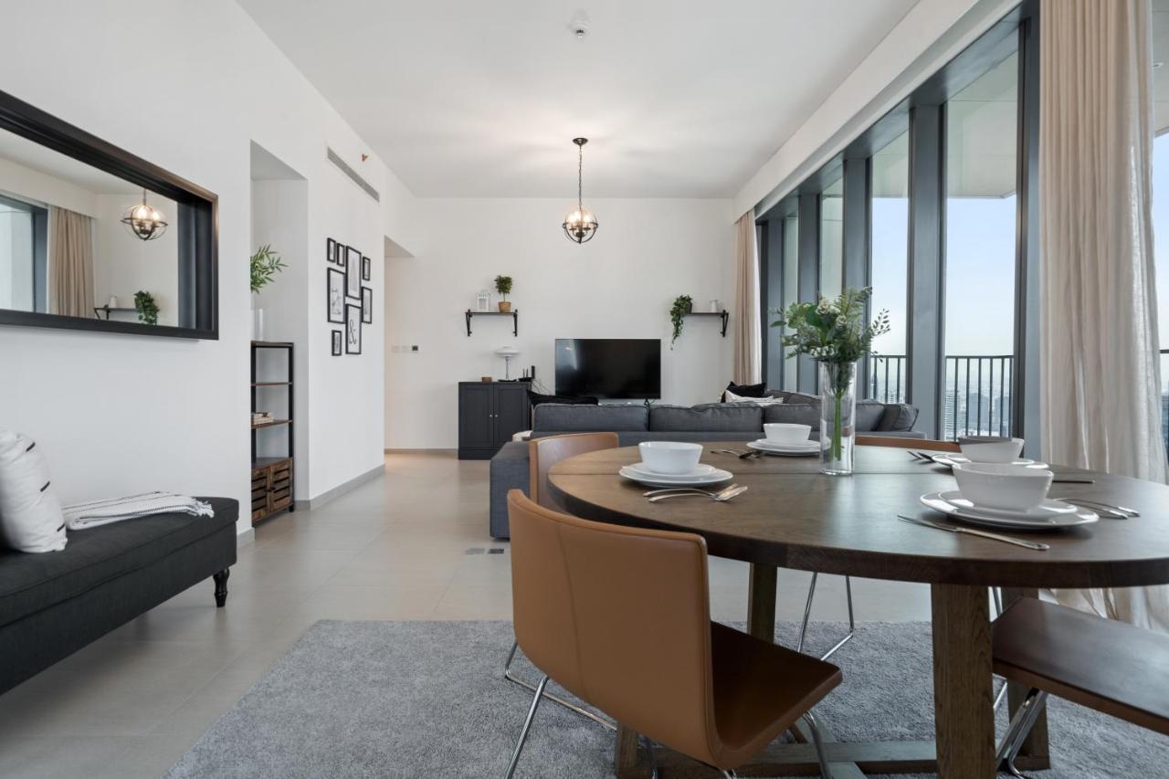 Breathtaking City Views From Dt Apt With Terrace Dubai Bagian luar foto