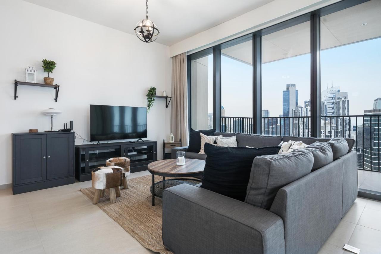 Breathtaking City Views From Dt Apt With Terrace Dubai Bagian luar foto