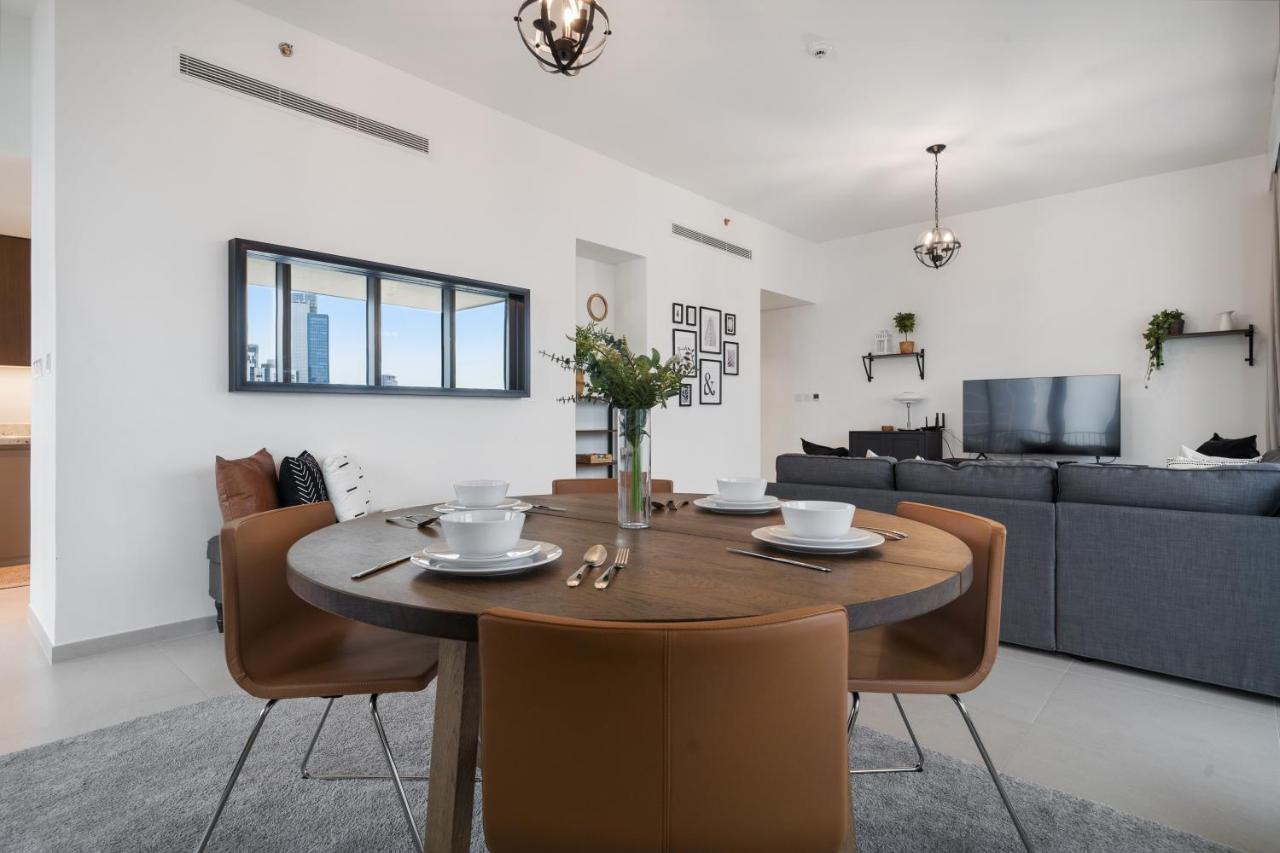 Breathtaking City Views From Dt Apt With Terrace Dubai Bagian luar foto