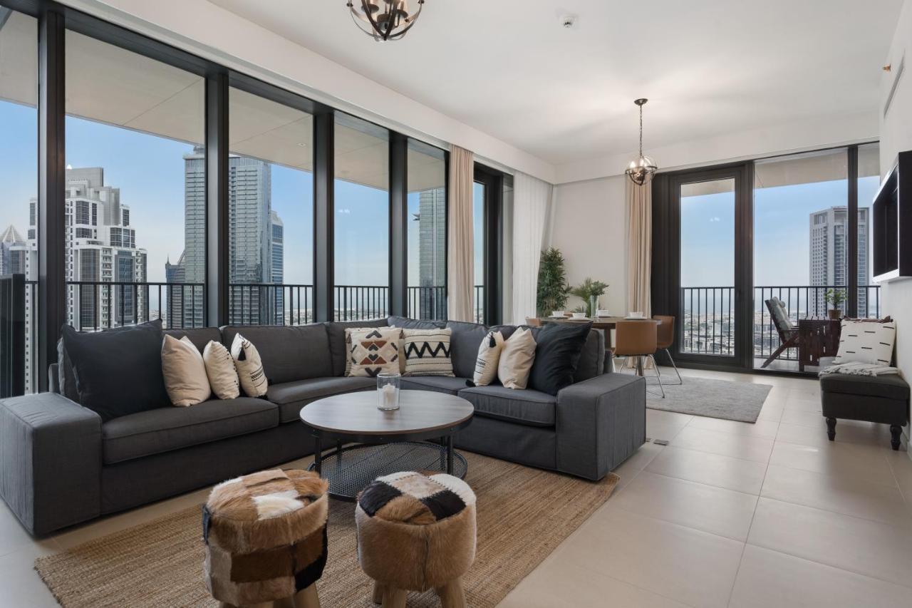 Breathtaking City Views From Dt Apt With Terrace Dubai Bagian luar foto