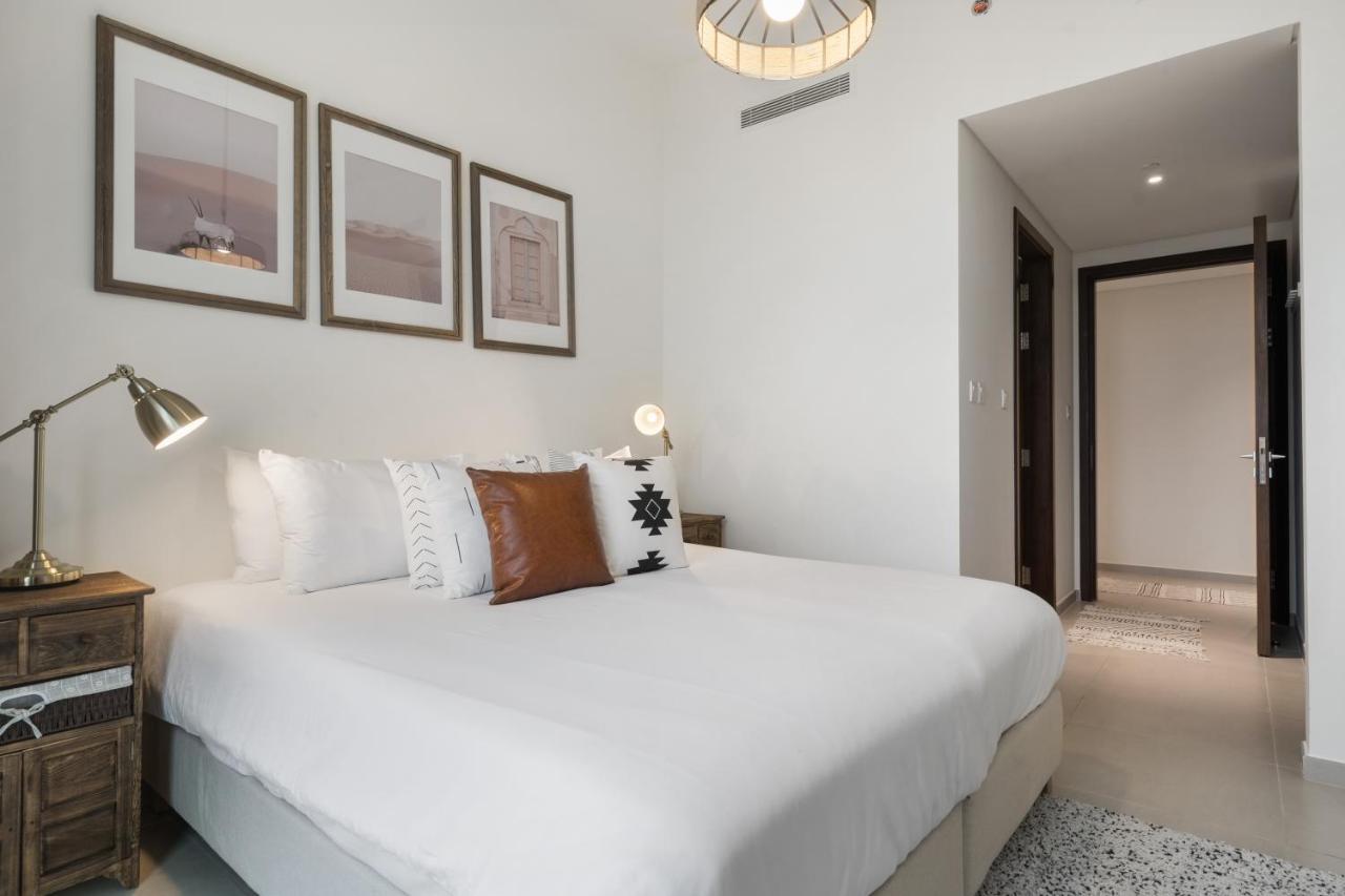 Breathtaking City Views From Dt Apt With Terrace Dubai Bagian luar foto
