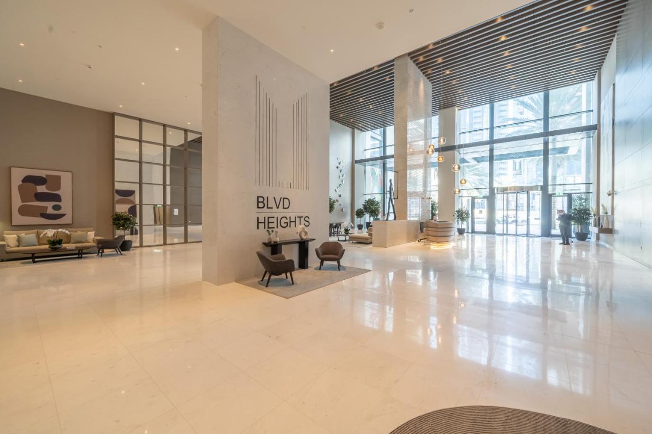 Breathtaking City Views From Dt Apt With Terrace Dubai Bagian luar foto