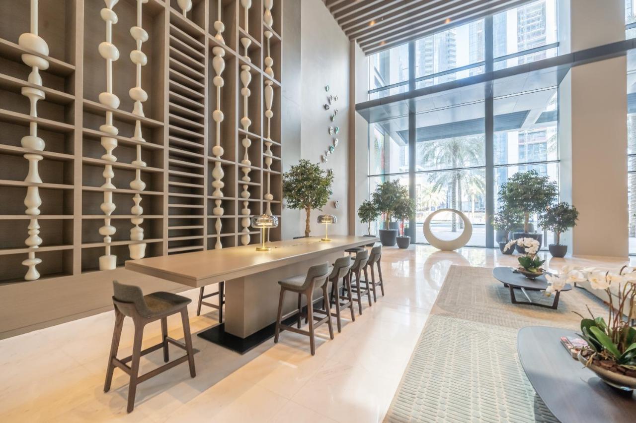 Breathtaking City Views From Dt Apt With Terrace Dubai Bagian luar foto