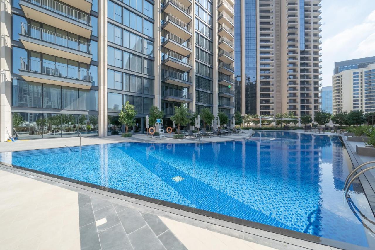 Breathtaking City Views From Dt Apt With Terrace Dubai Bagian luar foto