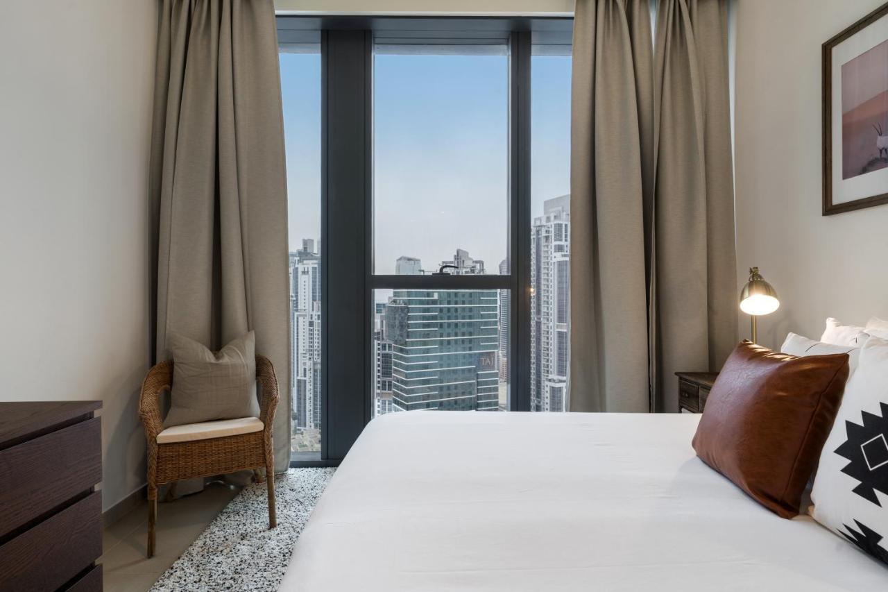 Breathtaking City Views From Dt Apt With Terrace Dubai Bagian luar foto